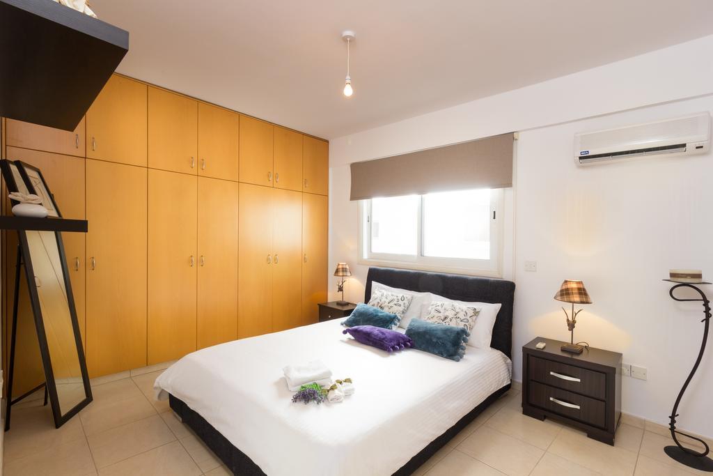 Ferienwohnung Elena Court Apt 401 Larnaka Exterior foto