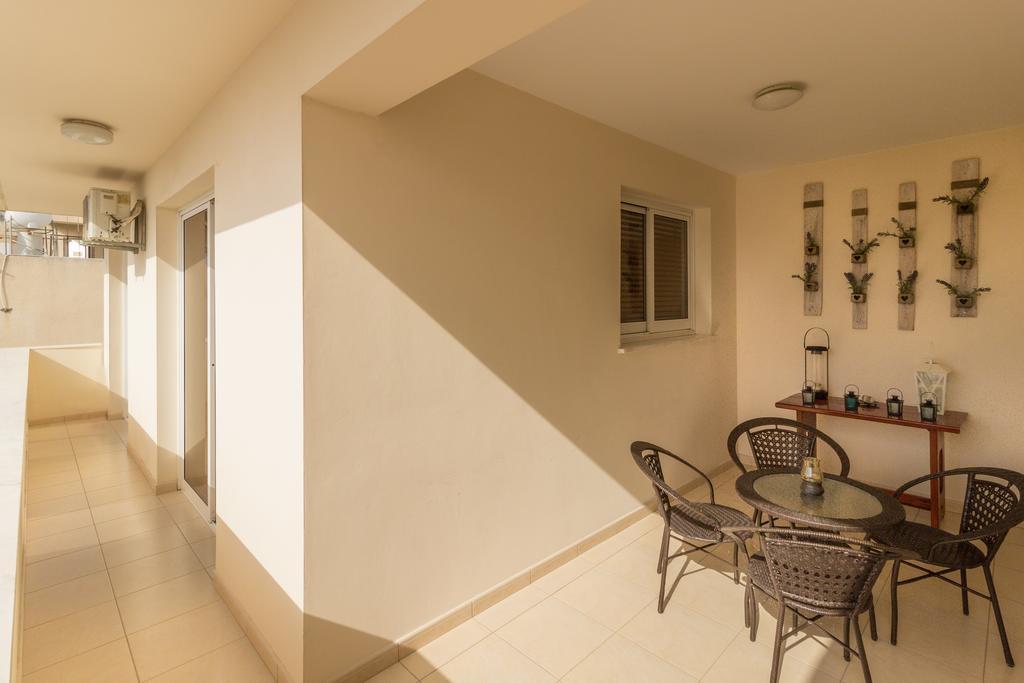 Ferienwohnung Elena Court Apt 401 Larnaka Exterior foto